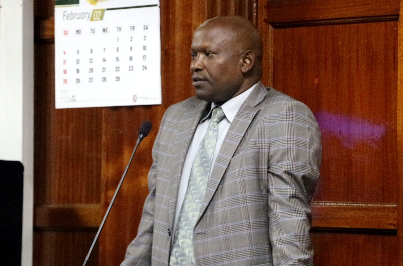 Paul Maingo narrating to the court how gang spiked his drink before stealing Sh 1.15 million. PHOTO/Kibochi Karanja.